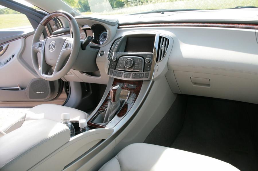 Интерьер Buick LaCrosse 2010 года  (NA) (фото 47 из 121)